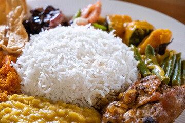カラフルなスリランカカレープレート
