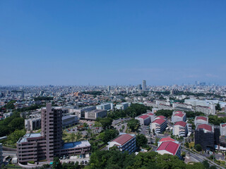 ドローンで空撮した夏の名古屋市の町並みの風景