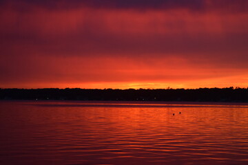 Obraz premium red sunset on lake