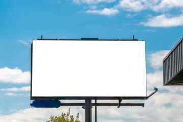 Obraz premium Billboard blank for advertisement, sunny day. Bright sun - cloud day background - template, copy space.