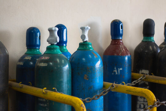 Oxygen tank set hurts well. Oxygen tank tank in the factory. Old argon tank storage in factory.