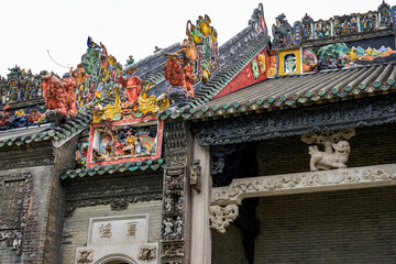 Fototapeta premium Chen Clan Ancestral House, Guangzhou, China, the exquisitely carved Lingnan style roof