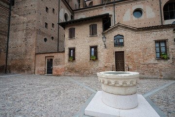 Fototapeta na wymiar The historic center in Mantua, Italy