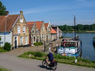 Foto auf Acrylglas The picturesque harbor neighborhood of Puttershoek (municipality of Binnenmaas) in the Hoeksche Waard © Holland-PhotostockNL