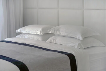Fototapeta na wymiar Modern hotel bed in the hotel