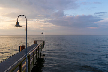 Seebr&uuml;cke an der Ostsee bei Sonnenuntergang