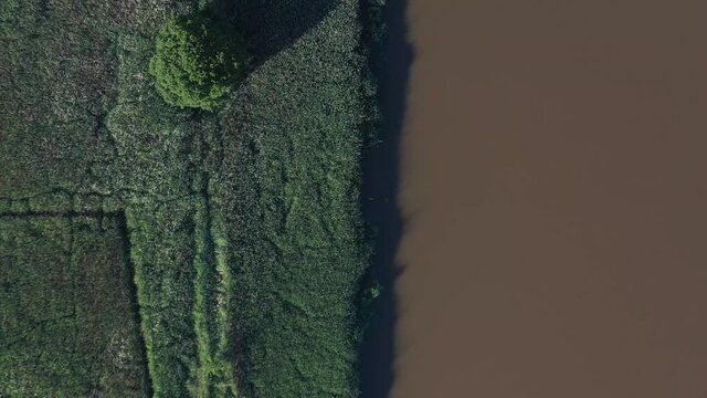 Vue a&eacute;rienne, bord de canal