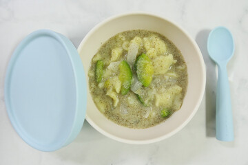 이유식 용기의 들깨수제비(아이식단)
