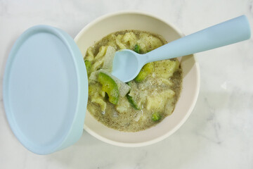 이유식 용기의 들깨수제비(아이식단)
