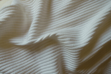 Jammed white viscose and polyester ribbed fabric