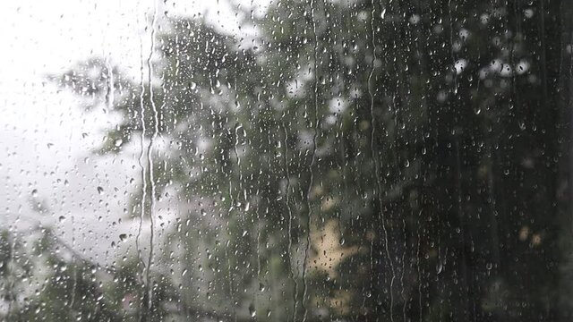 Regen an Fensterscheibe