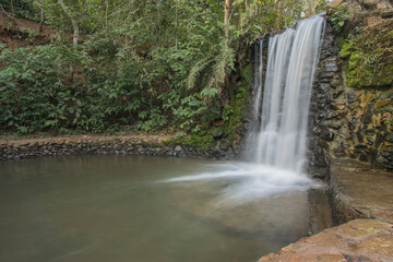 Fototapeta na wymiar Beautiful and refreshing brazilian cascade.