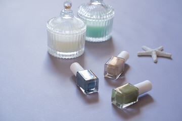 アースカラーのマニキュア