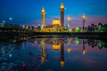 Fototapeta na wymiar Tengku Ampuan Jemaah Mosque