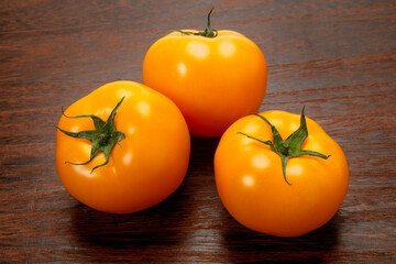 オレンジ色のマンゴートマト