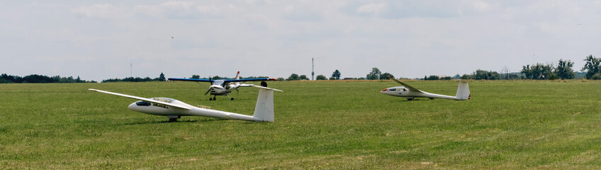 Fototapeta premium Gliders on the airfield waiting to go into the air. Aircrafts for active extreme sports