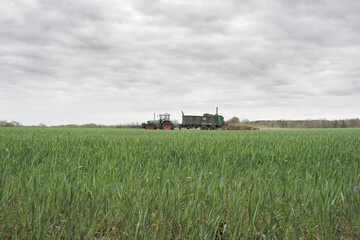 Fototapeta premium Landwirtschaft auf Acker