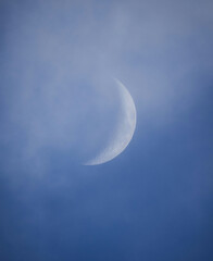 Obraz na płótnie Canvas Luna e nuvole 