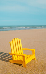 Obraz premium yellow chair on a lonely beach