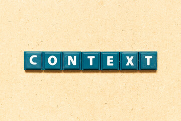 Obraz premium Tile alphabet letter in word context on wood background