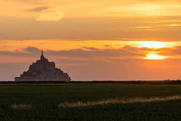 Obraz premium sunset over Mont Saint-Michel, Normandy