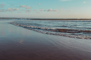 Obraz premium calm wave, blue ocean and blue sky daylight, tropical beach