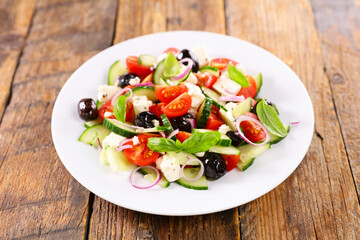 greek salad with feta cheese
