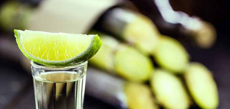 glass of alcoholic drink with lemon, distilled from sugar cane, called in Brazil "pinga" or "cacha&ccedil;a"