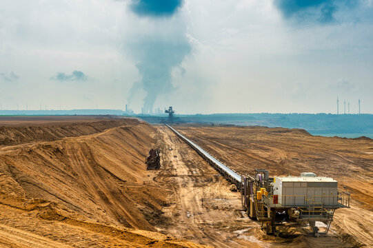 Germany, North Rhine-Westphalia, Long conveyor belt in Garzweiler Surface Mine