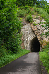 Fototapeta na wymiar Tunel przy Jeziorze Złotnickim