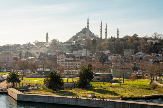 Turkey, Istanbul, Waterfront park with Rustem Pasha and Suleymaniye mosques in background