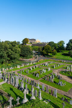 UK, Scotland, Stirling, Old town cemetery with Stirlling Castle in background