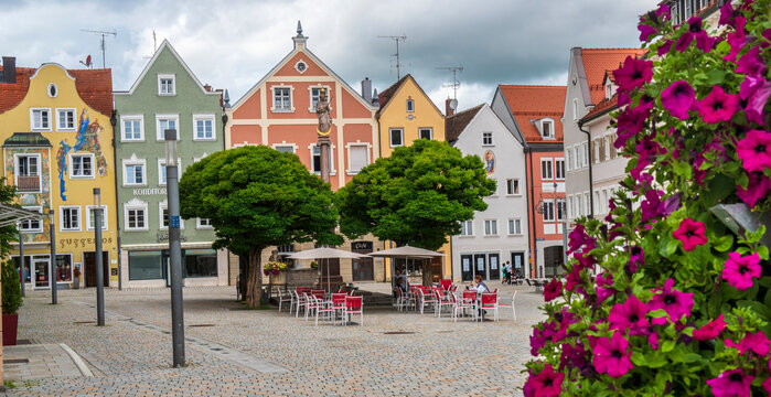 Die historische Fu&szlig;g&auml;ngerzone in der Altstadt von Weilheim