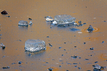 Eis auf einem See