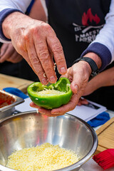 pimiento morrón con huevo y queso parmesano al carbón.
ají dulce  con huevo y queso parmesano.

pimiento morrón con huevo y queso parmesano al carbón  
