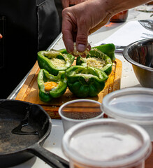 pimiento morrón con huevo y queso parmesano al carbón.
ají dulce  con huevo y queso parmesano.

pimiento morrón con huevo y queso parmesano al carbón  