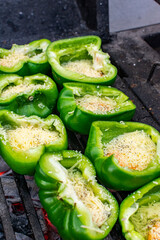 pimiento morr&oacute;n con huevo y queso parmesano al carb&oacute;n.
aj&iacute; dulce  con huevo y queso parmesano.

pimiento morr&oacute;n con huevo y queso parmesano al carb&oacute;n  