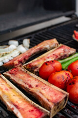 verduras y tuétanos a la parrilla.
hortalizas a la parrilla. 
tuétanos en el asador