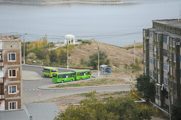 Obraz premium Zhezkazgan, Kazakhtan - 10.10.2016 : Residential buildings, commercial buildings and courtyards along the central streets of the city.