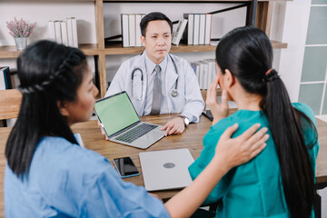Fototapeta premium medicare general practitioner consulting exams and advise diagnosis of health problems, health care discussion, concept of receiving bad news from doctors on health