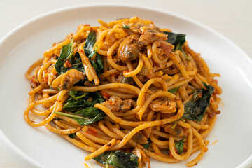 Stir Fried Spaghetti with Clam and Chilli Paste
