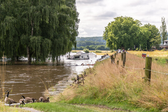 Hochwasser in M&uuml;lheim- Mintard an der Ruhr &Uuml;berschwemmter Campingplatz