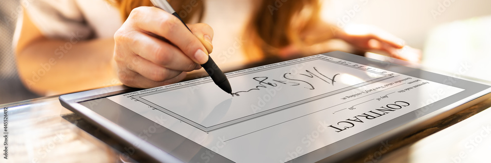 Poster digital signature on contract document online