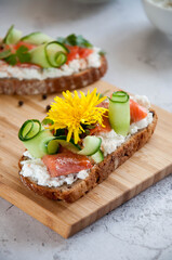 Bruschetta with salmon and cucumber 1