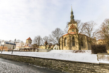 Obraz premium Tallinn, Estonia. St. Nicholas Church (Niguliste kirik), a former church that now houses Niguliste Museum, part of the Art Museum of Estonia