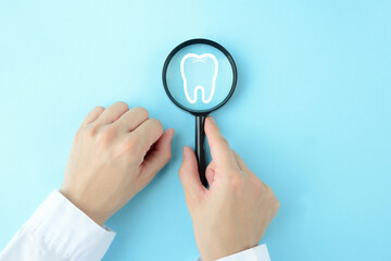 歯の健康状態を確認する歯医者イメージ