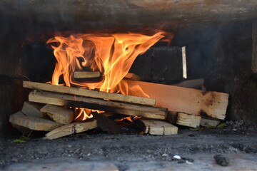 fuego sobre la madera