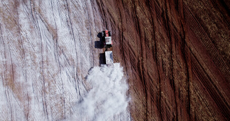 Tractor applying limestone to the soil to correct acidity © Nexa