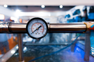 Frontal pressure gauges with rear connection for measuring the pressure of liquid and gaseous...