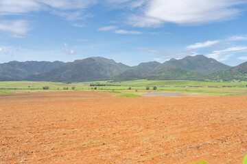 Obraz premium Pueblos de Jalisco México, la tierra roja en el paisaje del pueblo de Mirandillas.